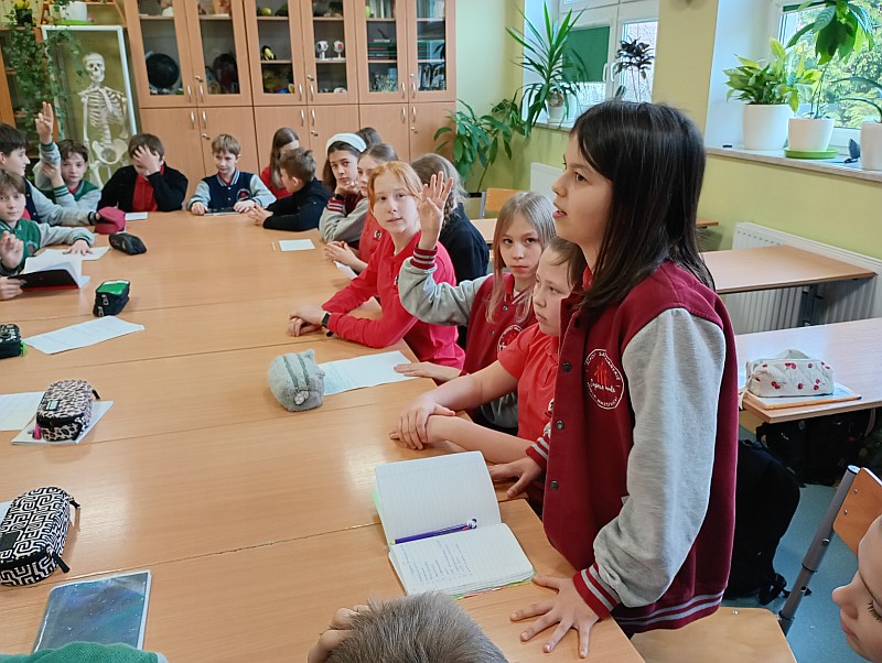 Obrazek odnoszący do aktualności o nazwie: "Czy warto dążyć do sławy i popularności" ? - debata piątoklasistów 